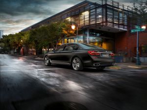 p90208724_highres_bmw-m760li-xdrive-ex